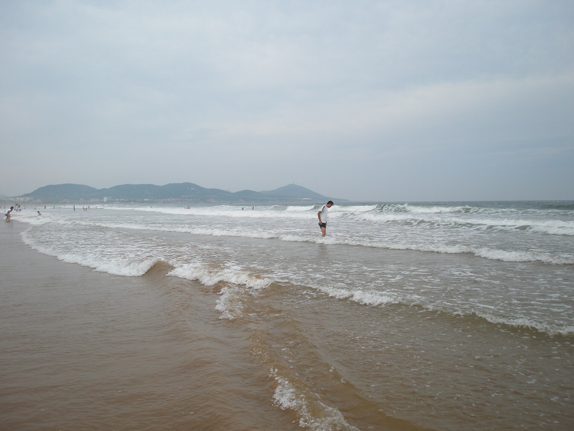 银沙滩浅滩与细腻沙面