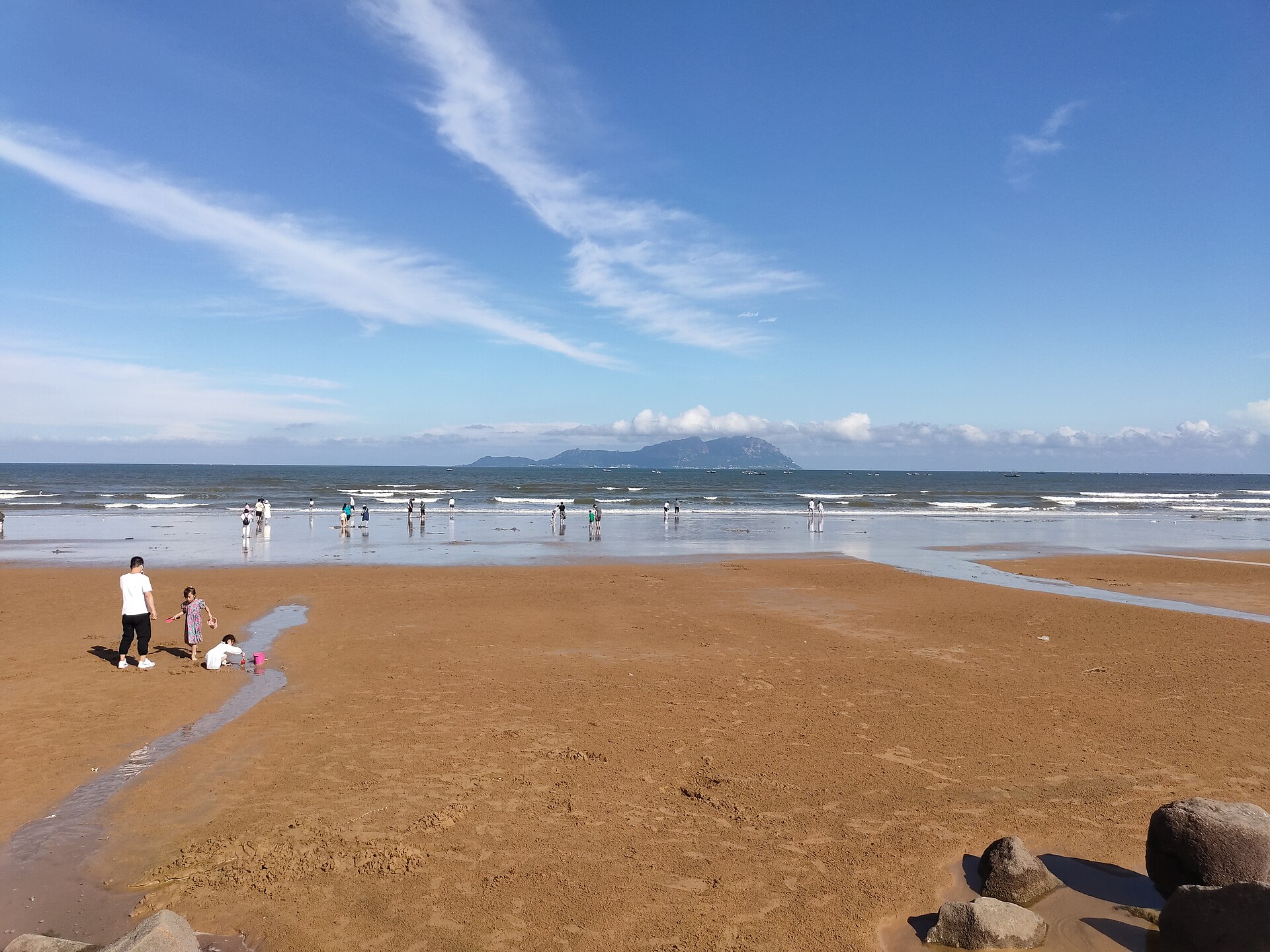 从西海岸海军公园远眺灵山岛